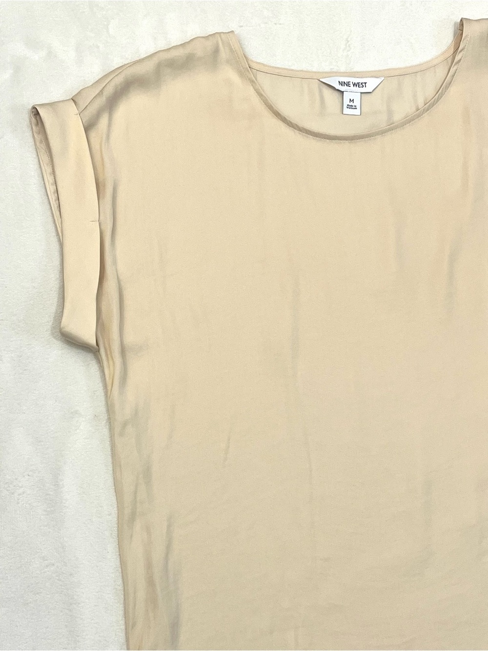 Nine West Short Sleeve Shirt Cream Colored Rolled Cuff Women’s Top Size Medium - Picture 3 of 16